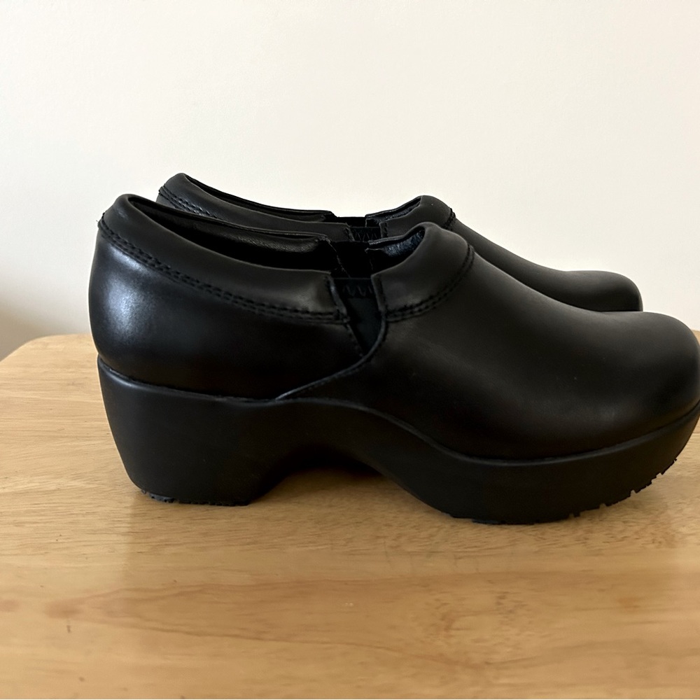 Geneva Black Dress Clog. Brand NEW. Size 7.